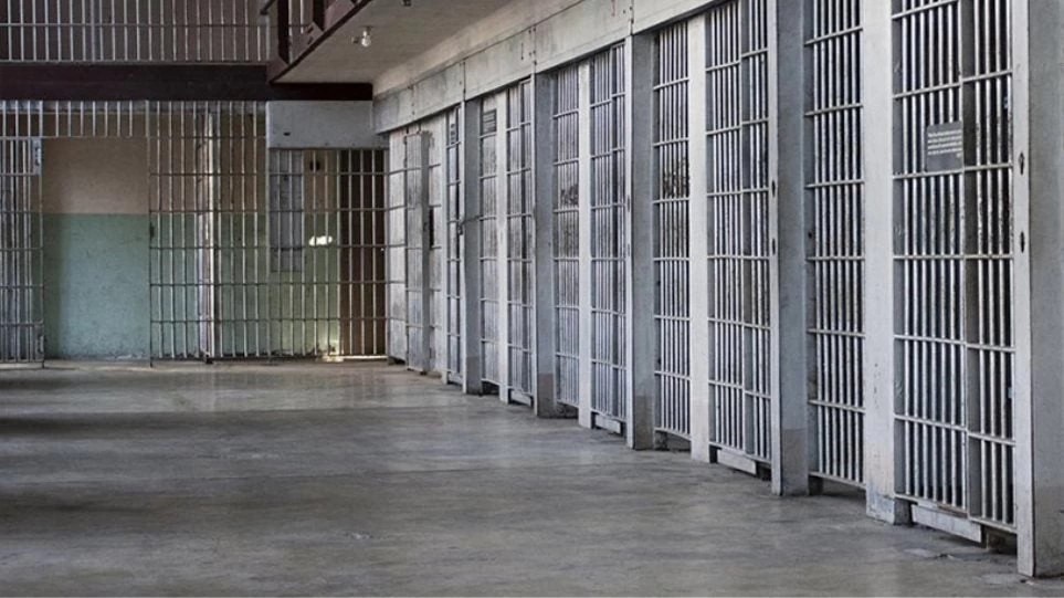 Εξαρθρώθηκε κύκλωμα εκβιαστών στις φυλακές: Ζητούσαν 7.000 ευρώ από γνωστό δικηγόρο αλλιώς θα τον… σκότωναν
